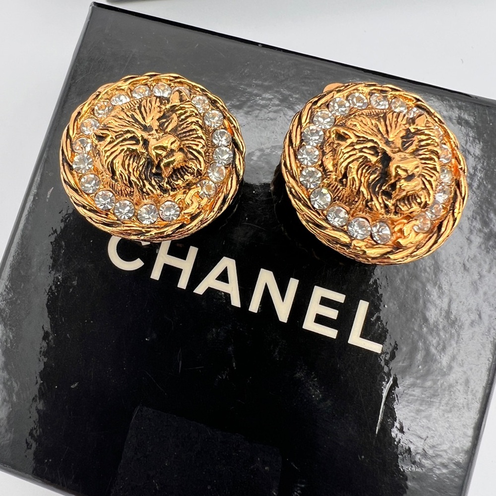 CHANEL Vintage Lion Head Rhinestone Clip Earrings in Box - Picture 12 of 13